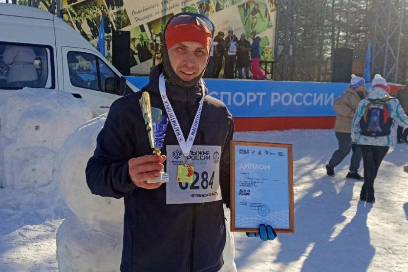 Фото Магнитогорский пожарный стал чемпионом «Лыжни России-2025»