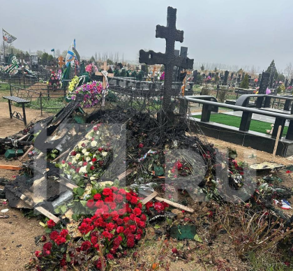 Фото Вандалы разгромили могилу военкора «Известий» Александра Федорчака