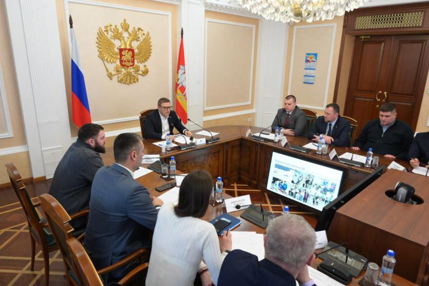 Фото В повестке - тема образования: Алексей Текслер встретился с участниками проекта «Время героев»