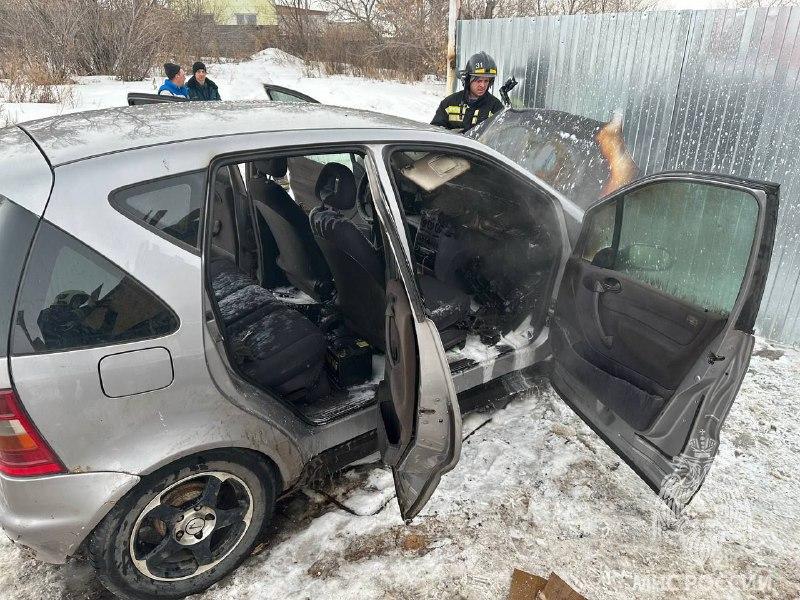 Фото  В Троицке воспламенился легковой автомобиль