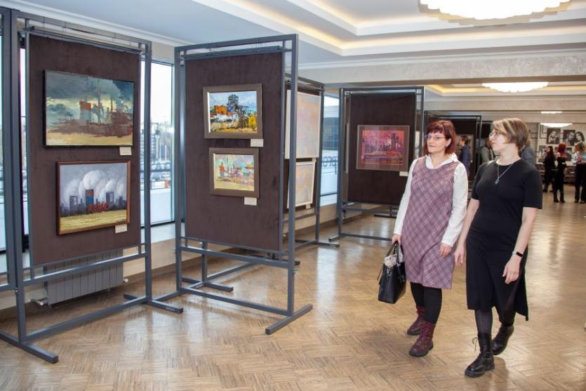 Фото В Магнитогорске открылась выставка «ММК глазами художника»
