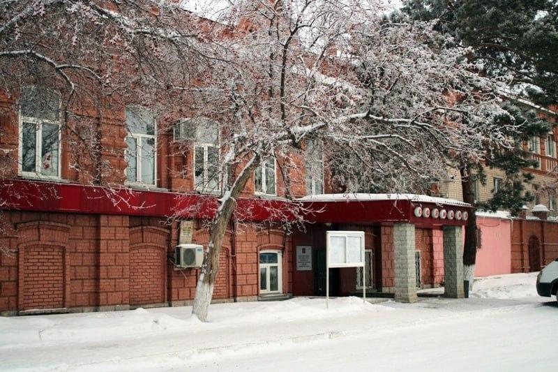 Фото В Троицке полицейские задержали 76-летнего пенсионера по подозрению в убийстве соседа