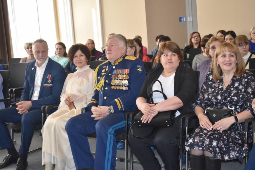Фото В Челябинске поздравили с 8 Марта вдов и матерей погибших участников специальной военной операции