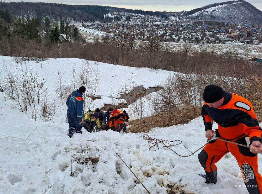 Фото В Аше пожилых супругов вызволили из водного плена