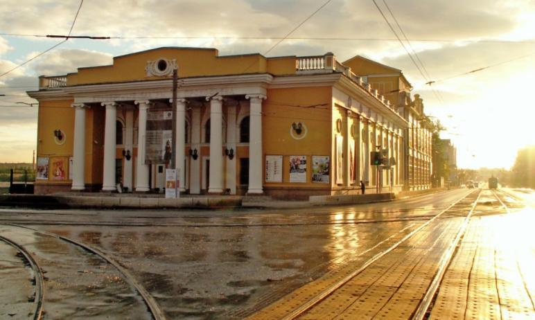 Фото В Концертном зале имени Сергея Прокофьева заменят паркет и отремонтируют дверные проёмы