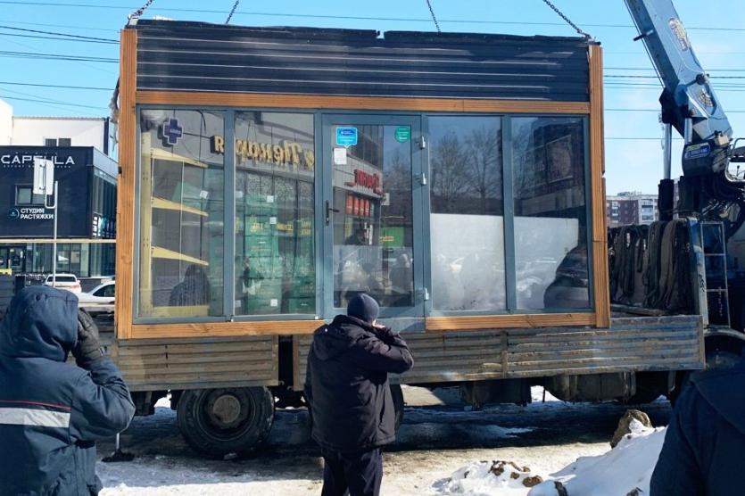 Фото На Северо-Западе возле ТК «Чайка» снесли три незаконных киоска