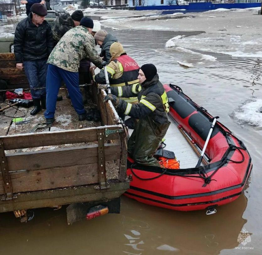 Фото В затопленную Ашу приехал министр общественной безопасности