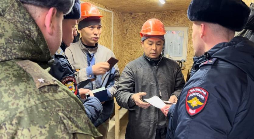 Фото В Курчатовском районе Челябинска силовики снова проверили мигрантов