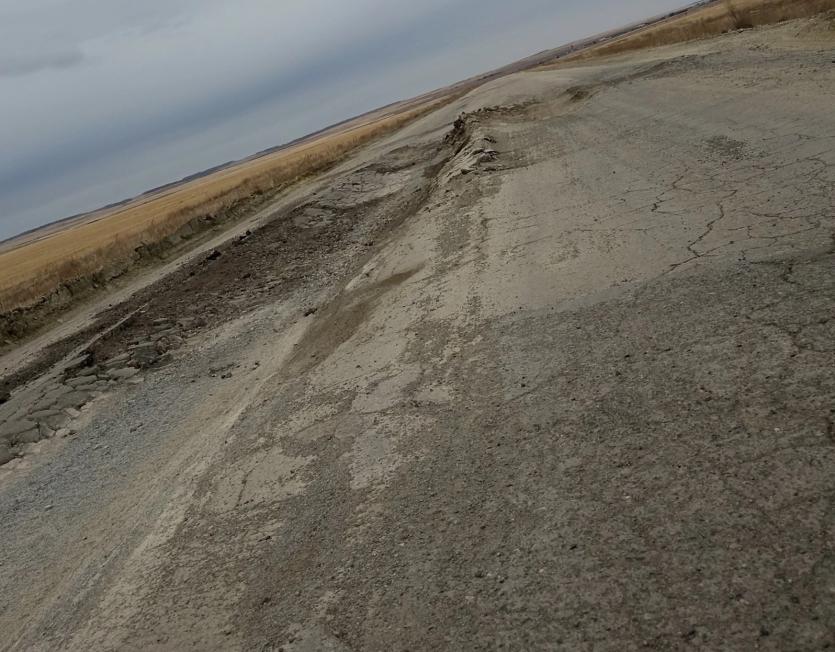 Фото  Печальные реалии Брединского района: растаял снег, растаяли и дороги