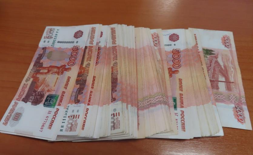 Фото Челябинским таможенникам попались нарушители с миллионами в карманах