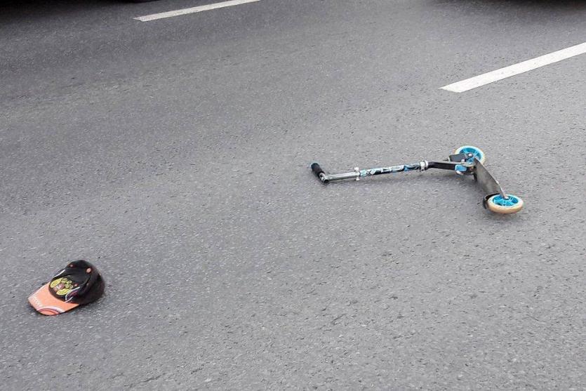 Фото В Челябинске водитель иномарки сбил мальчика на самокате