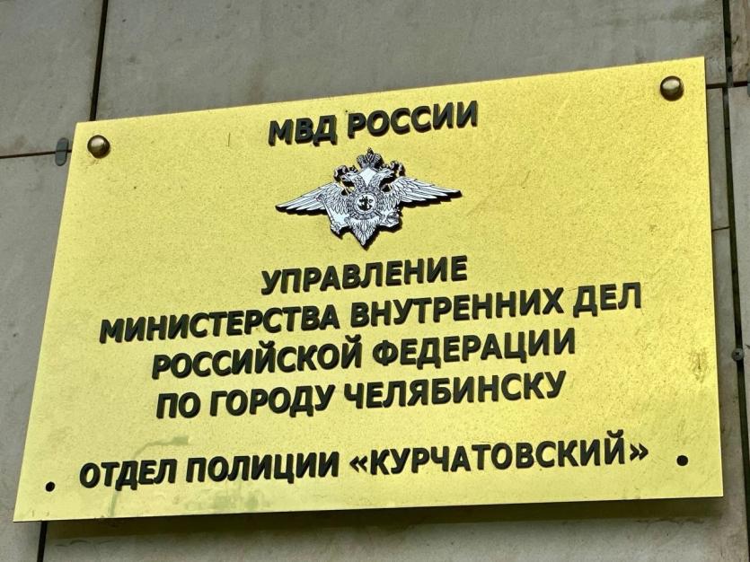 Фото Уснувший на лавочке челябинец потерял около 150 тысяч рублей