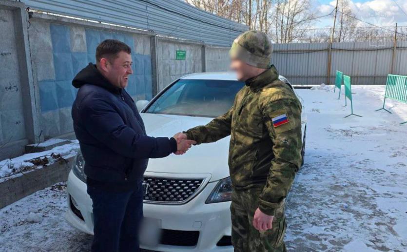 Фото Уральская таможня передала военным конфискованные автомобили