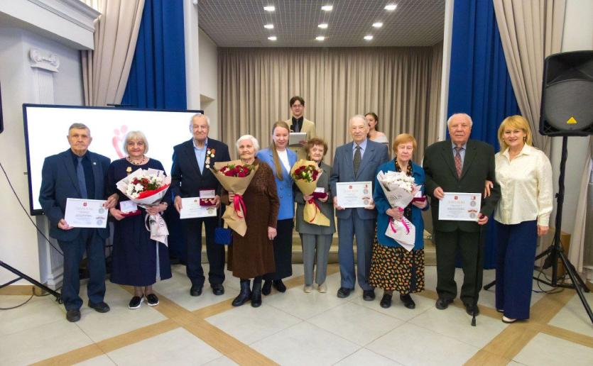 Фото В Челябинске наградили пары, прожившие в браке более 50 лет