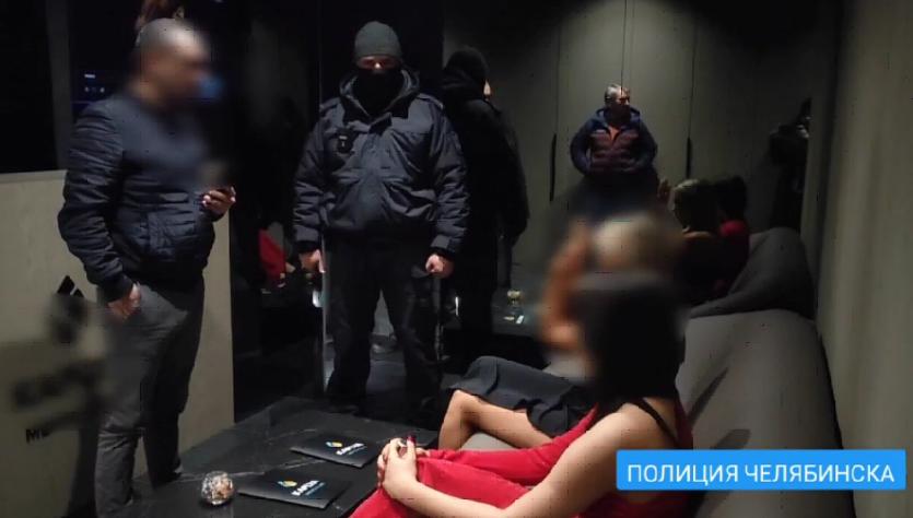 Фото Челябинские полицейские нагрянули в мужской спа-салон 