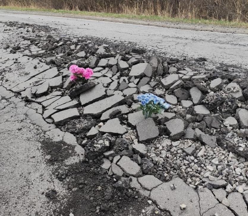 Фото Жители Челябинской области рассказали губернатору о «похоронах» дороги