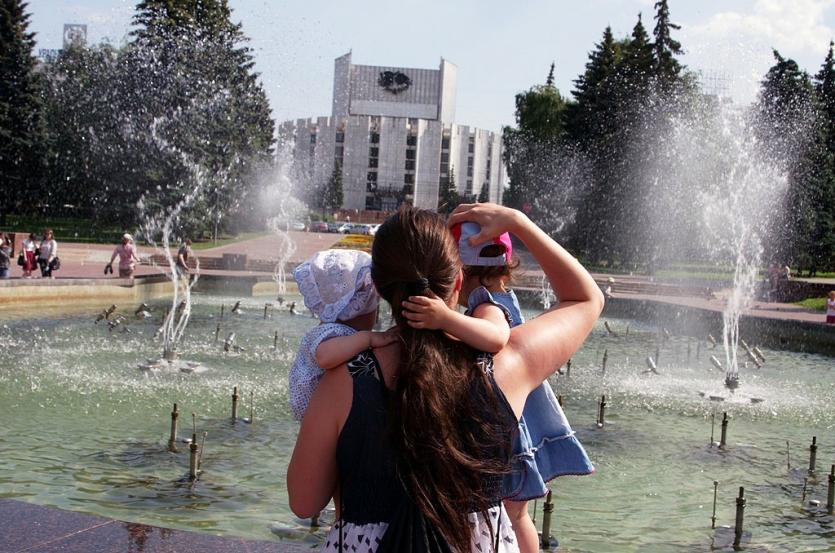 Фото Семьи с детьми в Челябинской области с начала года получили 248 тысяч различных выплат и пособий