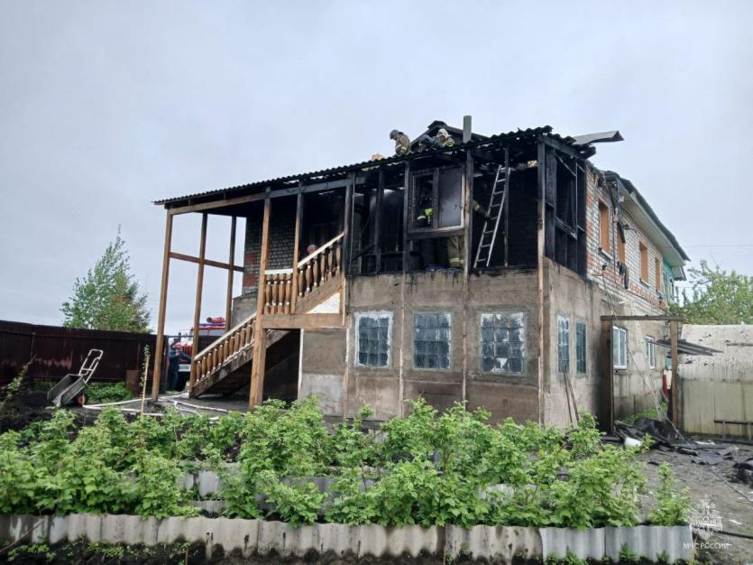 Фото В поселке Увельские на пожаре спасли женщину с инвалидностью