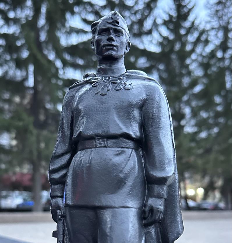 Фото Каслинский завод архитектурно-художественного литья отлил скульптуру «Алёша»