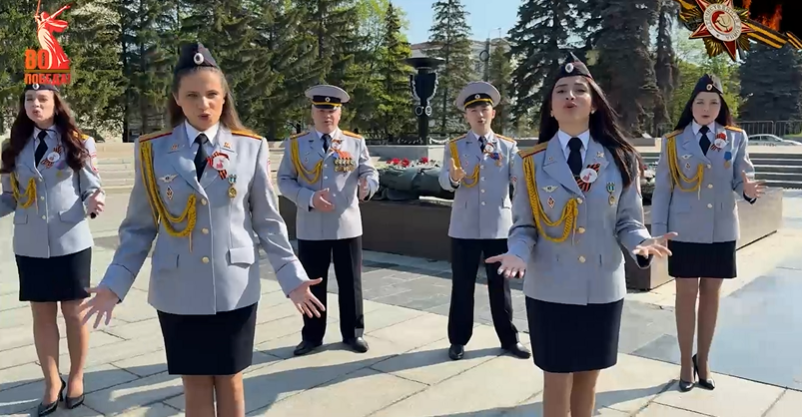Фото Полицейские в честь 9 Мая подарили южноуральцам авторскую песню «Всё для Победы!»