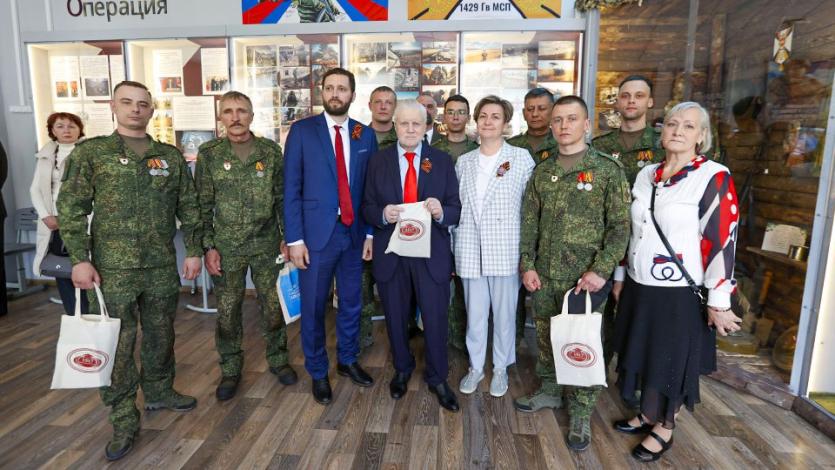 Фото Сергей Миронов, члены СРЗП и ветераны возложили цветы к Могиле Неизвестного Солдата