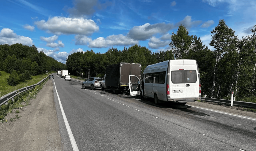 Фото В Челябинской области на трассе М-5 «Урал» в ДТП пострадали пять человек