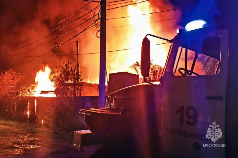 Фото В челябинском СНТ «Металлист-2» произошёл пожар