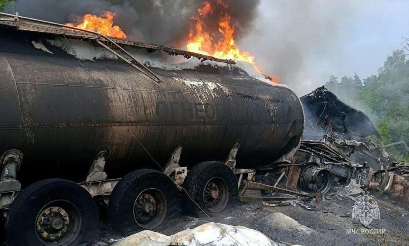 Фото В страшном огненном ДТП на трассе М-5 под Катав-Ивановском погиб человек