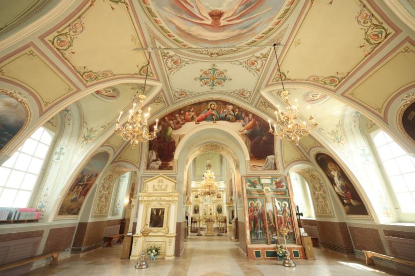 Фото Алексей Текслер оценил красоту обновленного старинного Свято-Троицкого собора