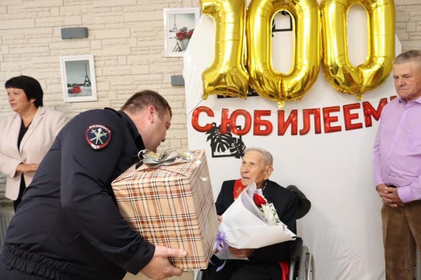 Фото В Чесменском районе ветерану Великой Отечественной войны исполнилось 100 лет