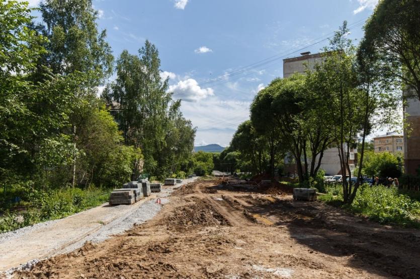 Фото  В Златоусте продолжают создавать уютные места для отдыха