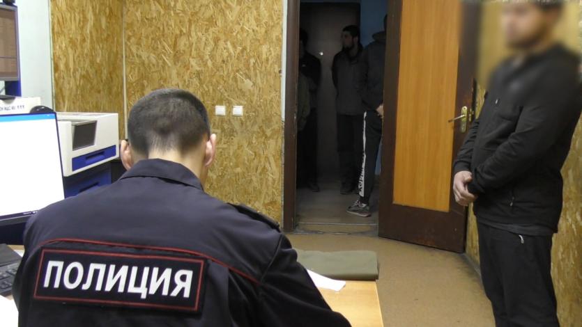 Фото «Фиктивные трудовые договоры»: челябинская аферистка устроила нелегальное проживание 26 мигрантов