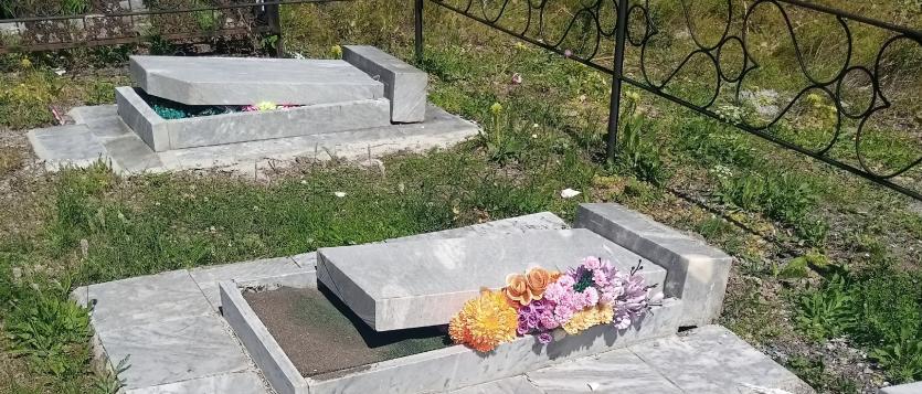 Фото В Снежинске вандалы осквернили целое кладбище
