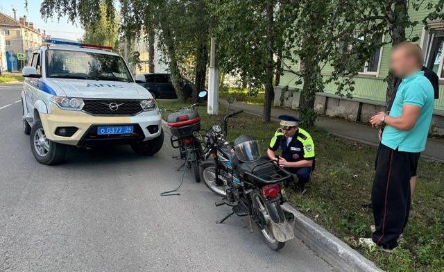 Фото В Трёхгорном инспекторы ДПС поймали несовершеннолетнего водителя мопеда