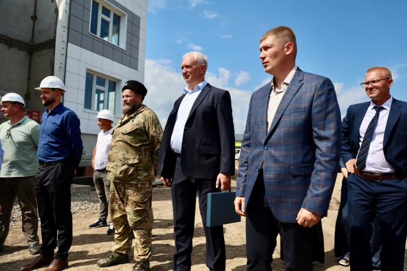Фото Глава Магнитогорска и участники программы «Герои Южного Урала» проверили ход строительства детского сада