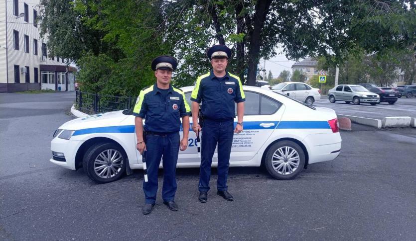 Фото В Сатке полицейские спасли от пожара женщину с ребёнком