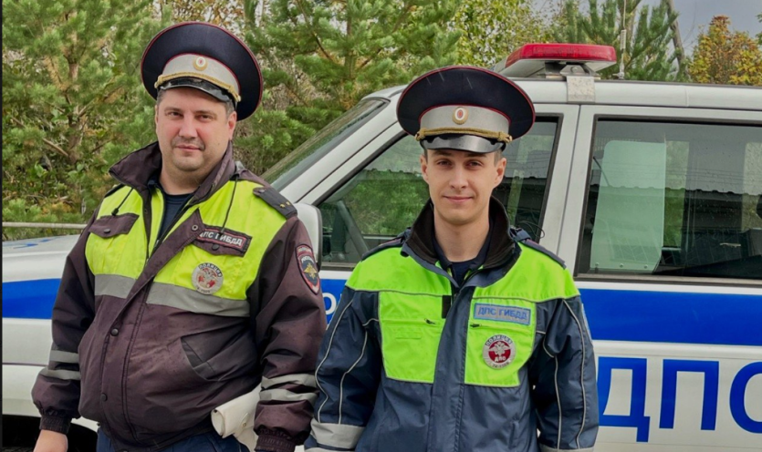 Фото В Усть-Катаве госавтоинспекторы не оставили в беде женщину-водителя