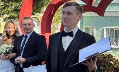 Фото Три влюбленные пары создали семьи в день рождения Челябинска