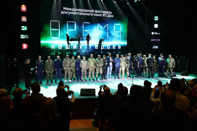 Фото «Время наших героев»: в Челябинске открыли Международный фестиваль документального кино 
