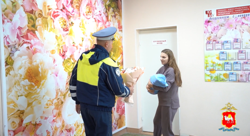 Фото Общественники и ГАИ встретили роженицу, которую ранее экстренно доставили в роддом