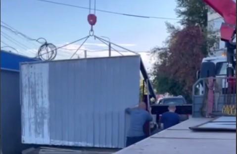 Фото В Челябинске продолжается активная работа по демонтажу несанкционированных нестационарных торговых объектов