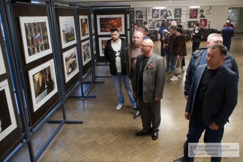 Фото Глеб Пускепалис привёз в Магнитогорск выставку о прошлом и настоящем Донбасса