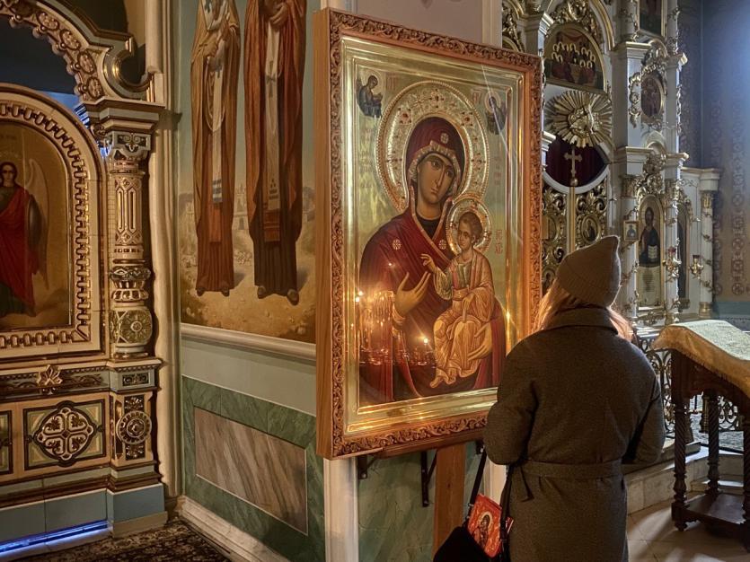 Фото О чем молятся перед Иверской иконой Божией Матери, которую чтят 26 октября