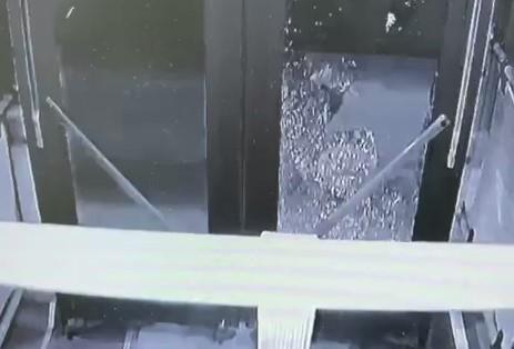 Фото В автобусе №123 возле ЧКПЗ обрушилось стекло