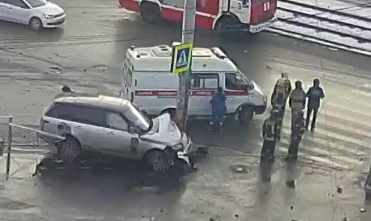 Фото В Челябинске в ДТП с участием двух иномарок пострадал подросток