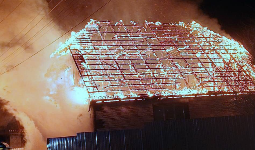 Фото В Южноуральске из горящего дома спасли женщину-инвалида