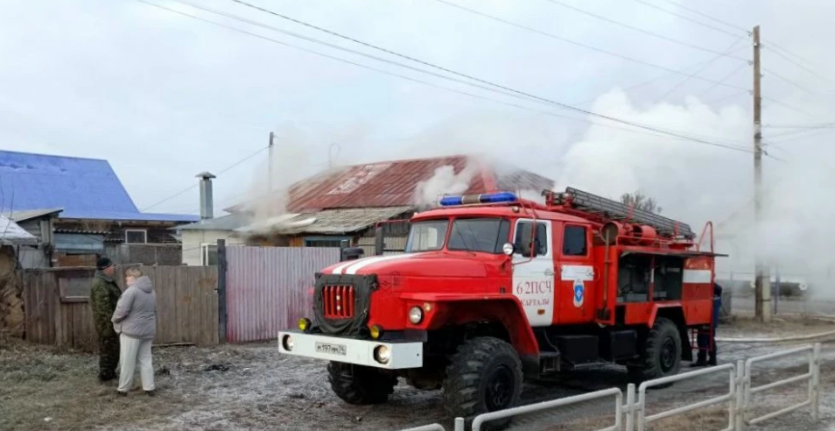 Фото В Карталах отец троих детей получил ожоги спины, пытаясь спасти семью при пожаре