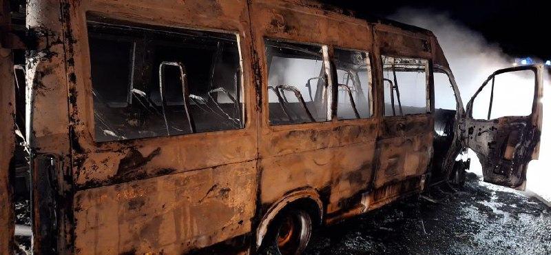 Фото На трассе Магнитогорск – Челябинск сгорел микроавтобус