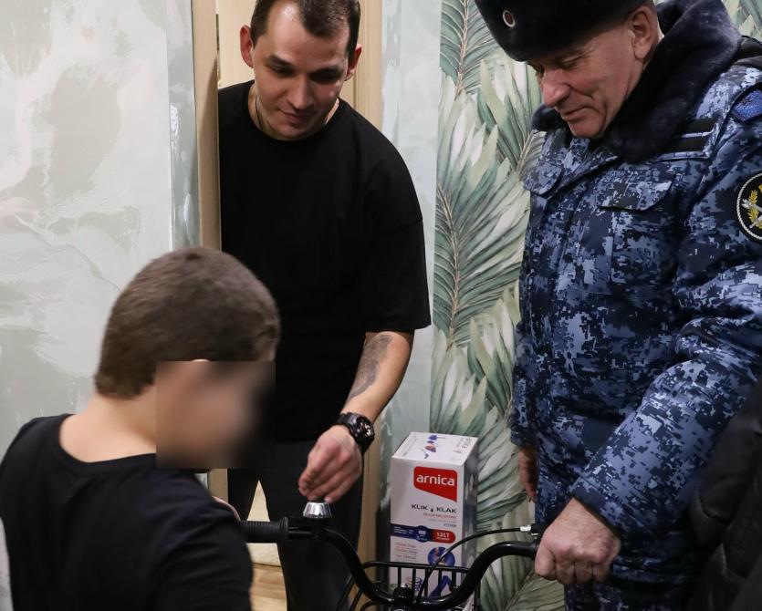 Фото Начальник ГУФСИН исполнил мечту маленького челябинца