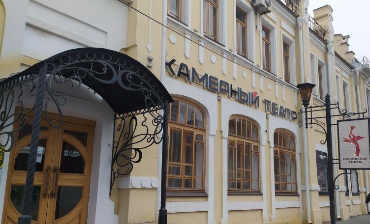 Фото В Камерном театре Челябинска появилось семейство мымр